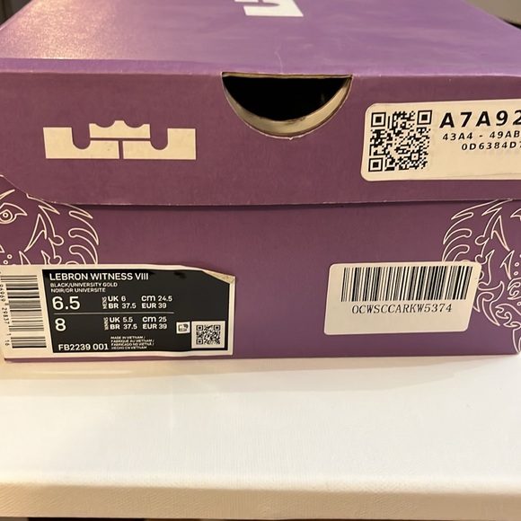 Nike LeBron Witness 8 Basketball Shoes
Color: Black/Gold/Purple
Quantity: 1 - Picture 10 of 11